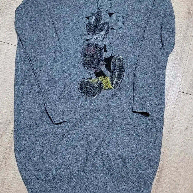 [BUNJANG] Disney Mickey Mouse Long Knit Gray Sweater / 디즈니 미키마우스 캐릭터 롱니트 회색