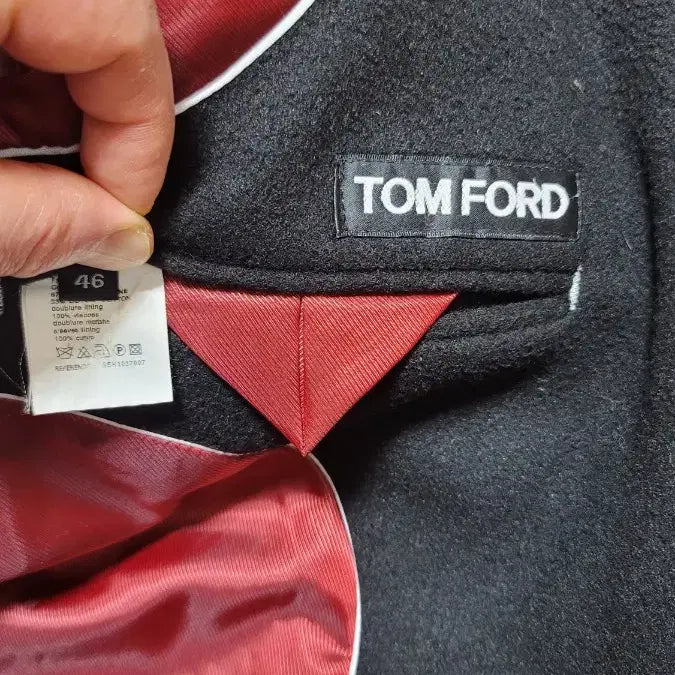 [SOLD OUT] TOM FORD 톰 포드 더블 버튼 슬림핏 하프코트 자켓 블랙 EU46