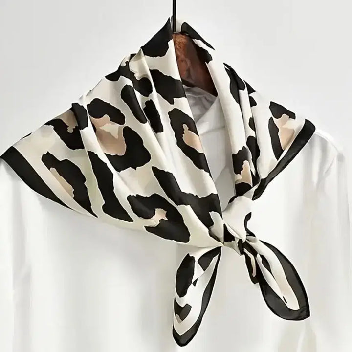 [SOLD OUT] 레오파드 패턴 스카프(새상품)