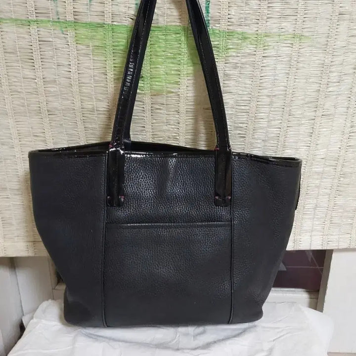 [BUNJANG] Metrocity Black Tote Bag with Charm / 메트로시티 블랙 토트백 가방 참 장식