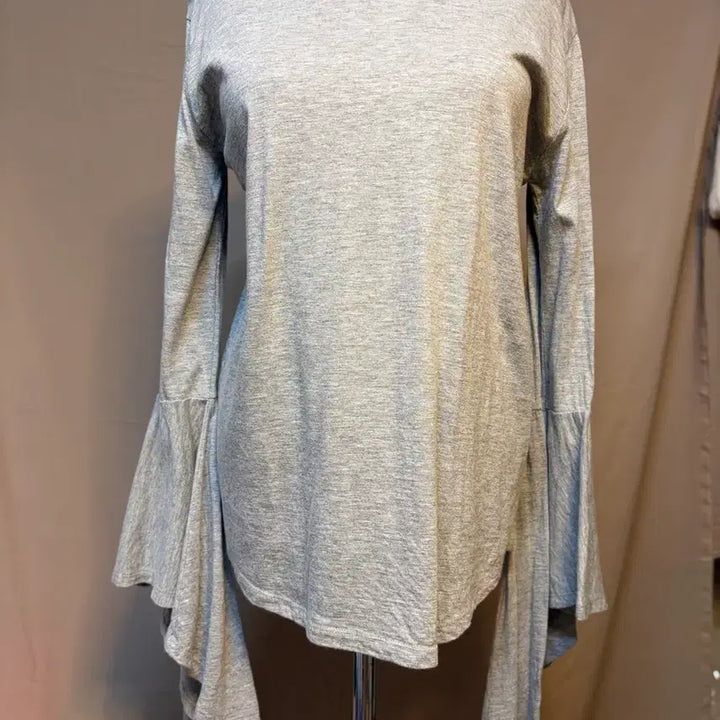 [BUNJANG] Flare Sleeve Long-Sleeve T-Shirt / 디자인면티 나팔소매 플레어 소매 긴팔 티셔츠