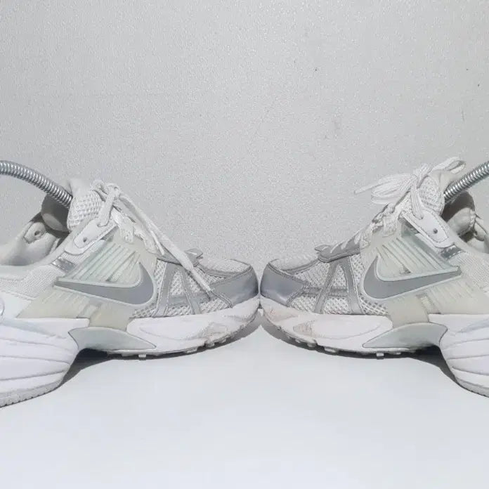 [SOLD OUT] 나이키 우먼 V2K 러닝화(245)