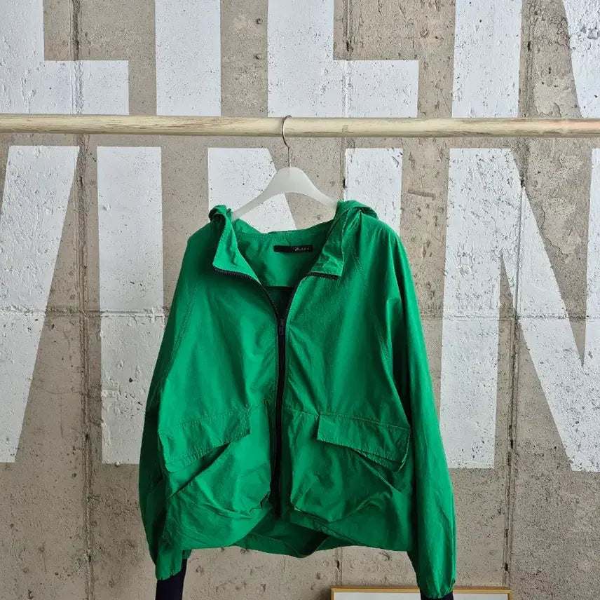[SOLD OUT] 바스락  후드 바람막이 점퍼