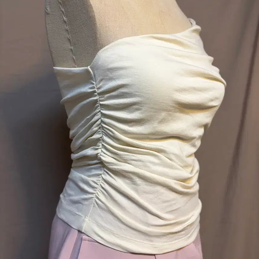 [BUNJANG] Thetis White Shirred Off-Shoulder Blouse / 더티스 화이트 셔링 오프숄더 블라우스(라벨컷)