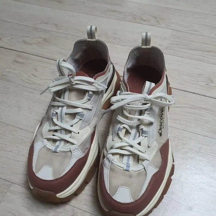 [SOLD OUT] 255 디스커버리 정품 운동화 스니커즈 신발 255사이즈 좋아요