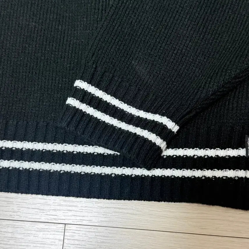 [SOLD OUT] [M] 슈프림 스크립트 스트라이프 하프 집 스웨터 블랙 - 25FW