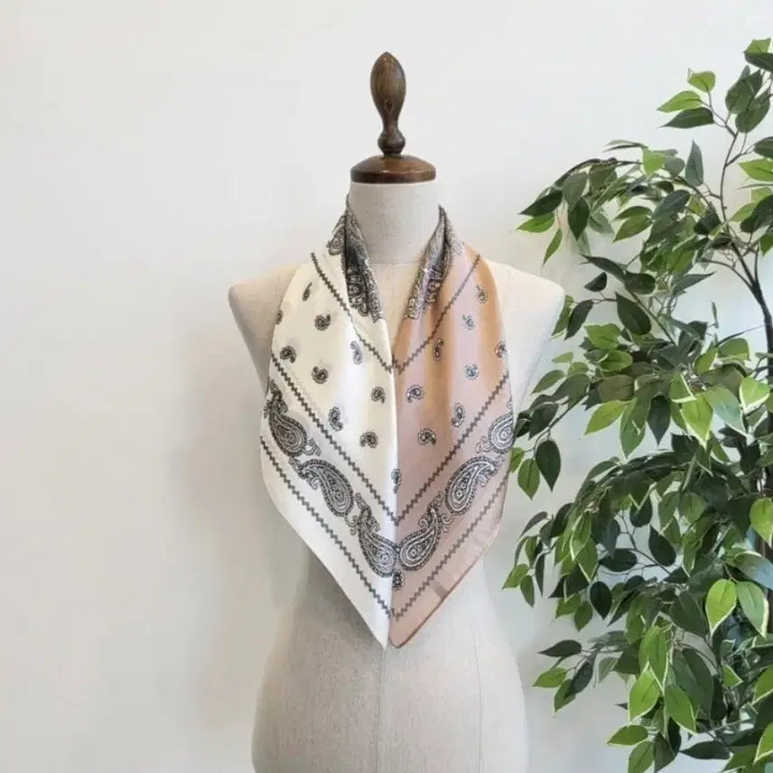 [SOLD OUT] 페이즐리 스카프 아이보리/핑크(새상품)