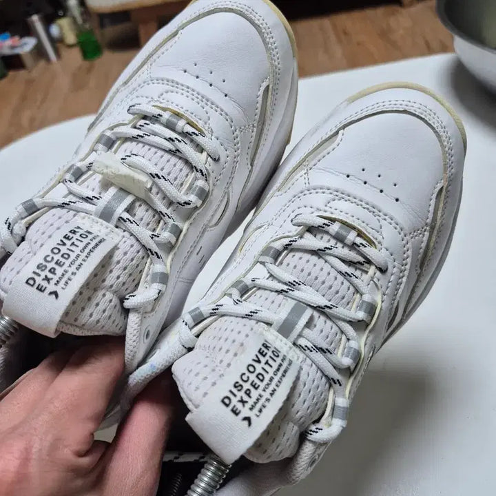 [BUNJANG] Discovery White Sneakers 240 / 디스커버리 화이트 운동화 240