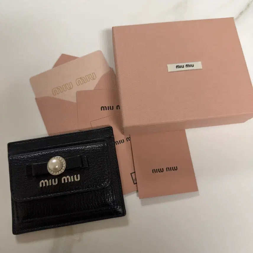 [BUNJANG] Miu Miu Black Pearl Card Wallet / 미우미우 블랙 진주 카드지갑 풀박스(쇼핑백포함)