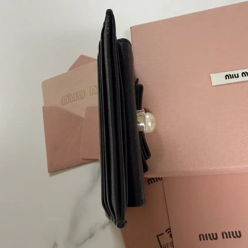 [BUNJANG] Miu Miu Black Pearl Card Wallet / 미우미우 블랙 진주 카드지갑 풀박스(쇼핑백포함)