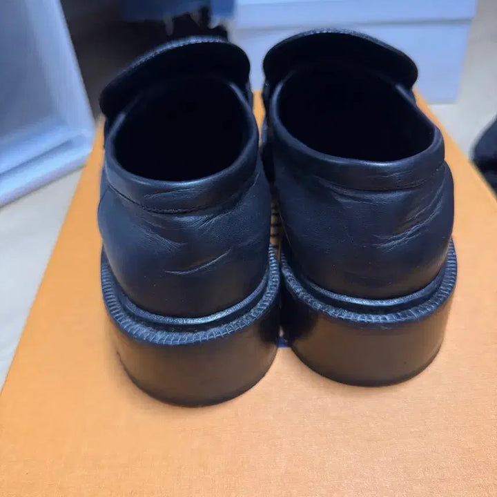 [SOLD OUT] 루이비통 아카데미 로퍼