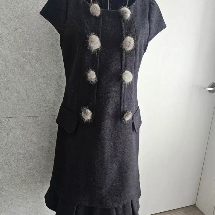 [BUNJANG] Black Wool Mini Dress / 블랙 모직 털방울 장식 미니 원피스