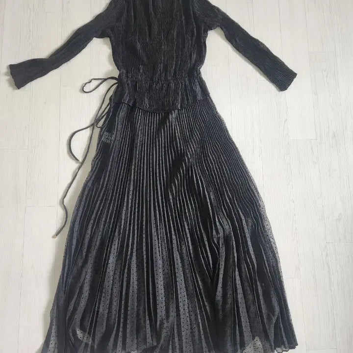 [SOLD OUT] 듀엘  플리츠 롱 원피스