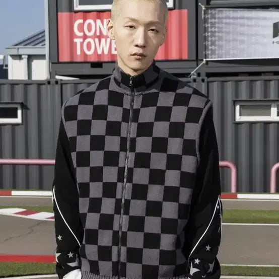 [BUNJANG] XTONZ Checkerboard Knit Zip-Up Vest Charcoal / 엑스톤즈 XTK041 체커보드 니트 집업 베스트 차콜