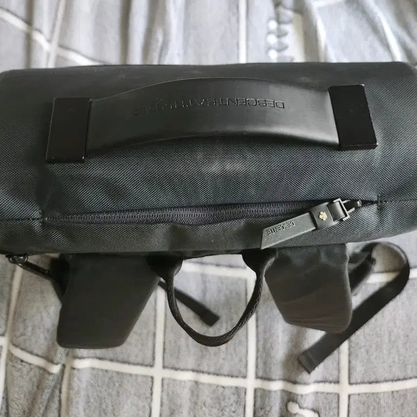 [BUNJANG] Descente Dark Gray Backpack / [F]데상트다크그레이 백팩 가방