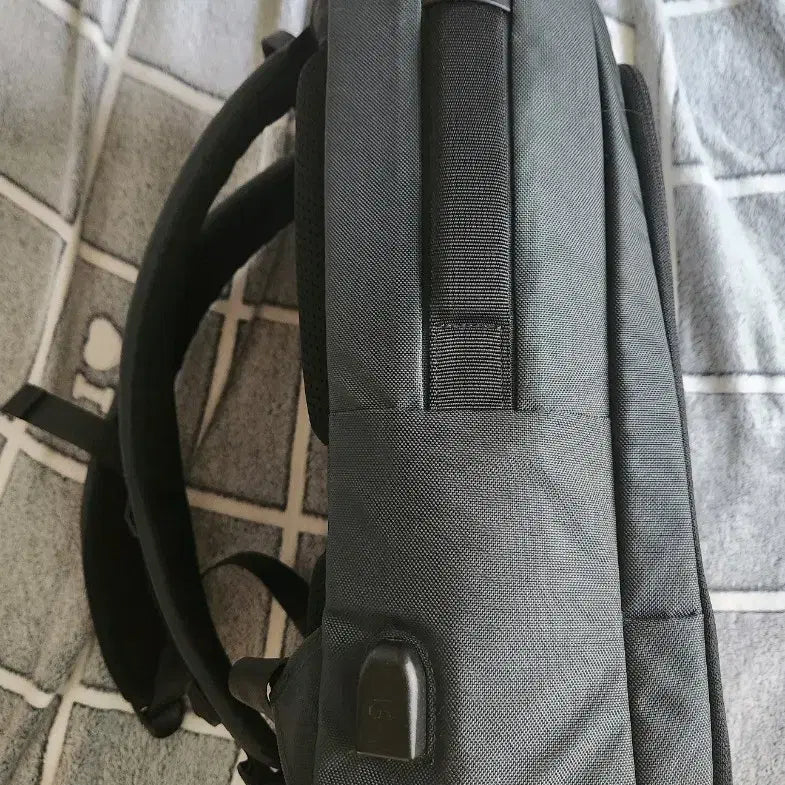 [BUNJANG] Descente Dark Gray Backpack / [F]데상트다크그레이 백팩 가방