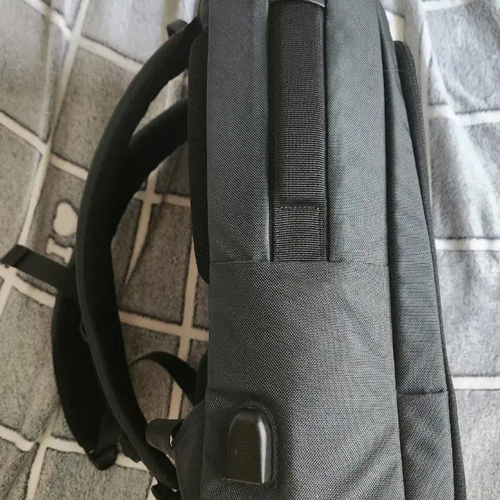 [BUNJANG] Descente Dark Gray Backpack / [F]데상트다크그레이 백팩 가방