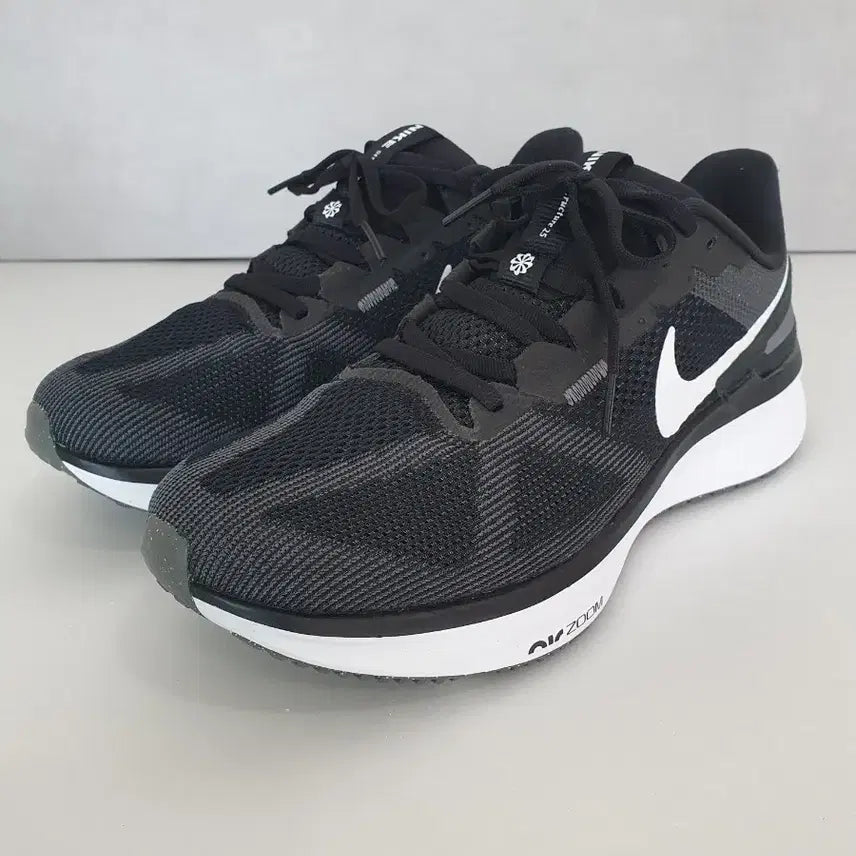 [SOLD OUT] 나이키 에어 줌 스트럭처 25 블랙 아이언 그레이(265)