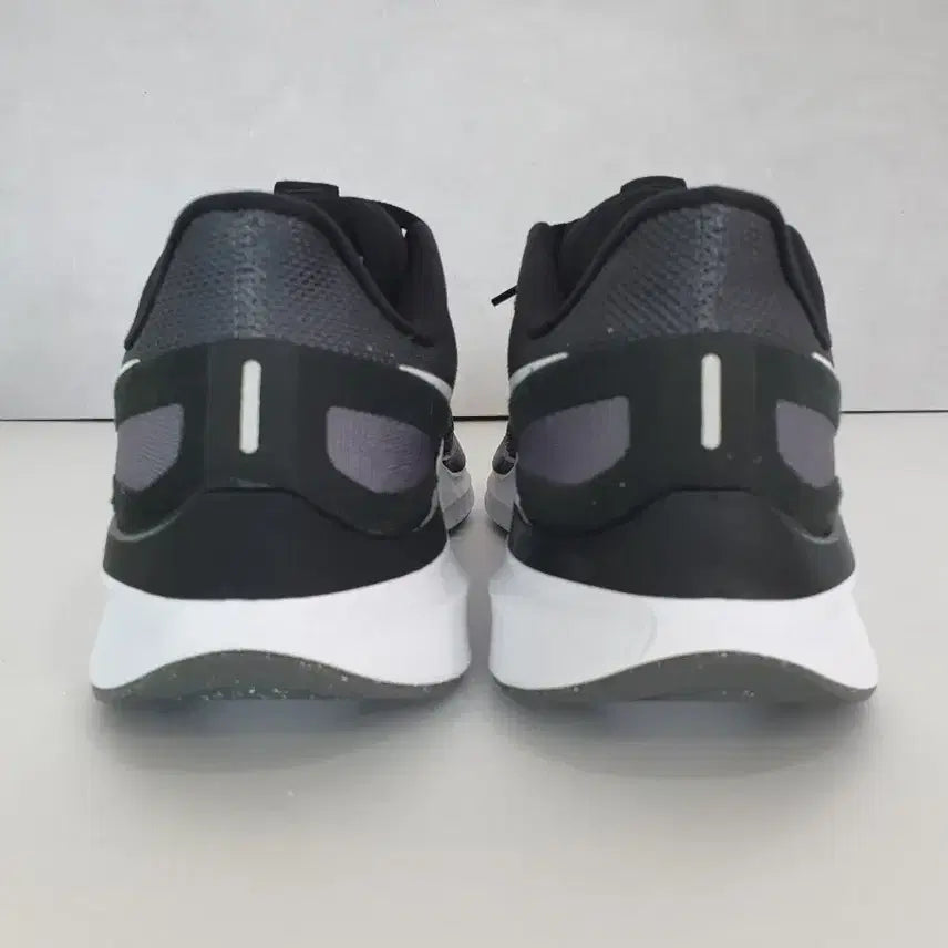 [SOLD OUT] 나이키 에어 줌 스트럭처 25 블랙 아이언 그레이(265)