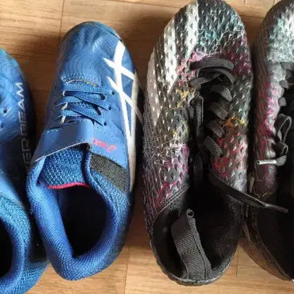 [BUNJANG] Assorted Soccer Shoes, Gear, and Apparel Bundle / 7켤레 남자 축구화 운동화 장갑 가방 전부다 저렴하게 처분해요 ㅠㅠ