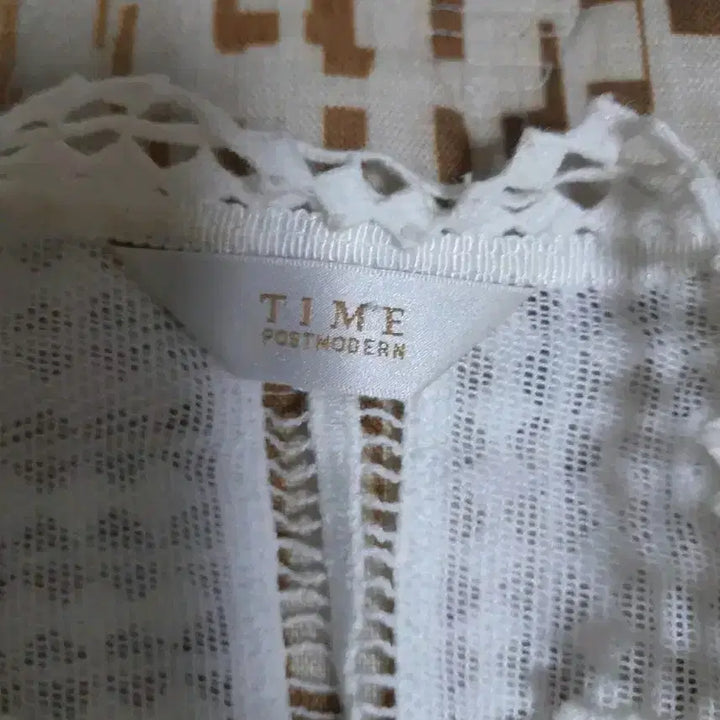 [BUNJANG] TIME White Flower Embroidered Blouse / [한섬] TIME 화이트 플라워 자수 블라우스 Free