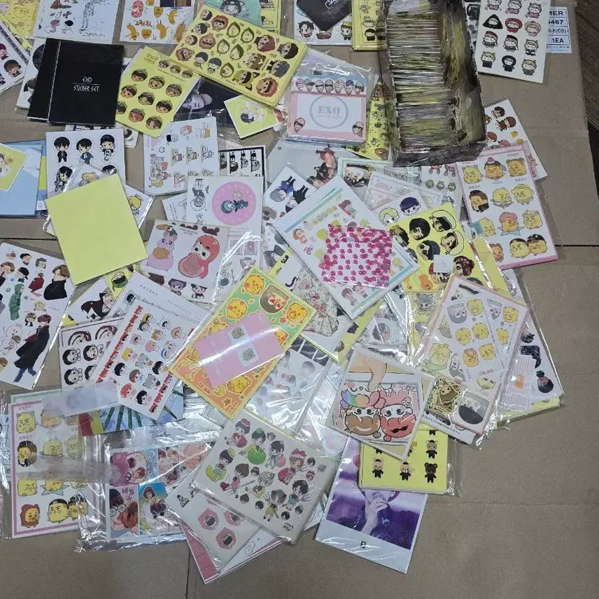[BUNJANG] Idol Group Sticker Goods Bundle / 아이돌 그룹 스티커 굿즈 대량 스티커
