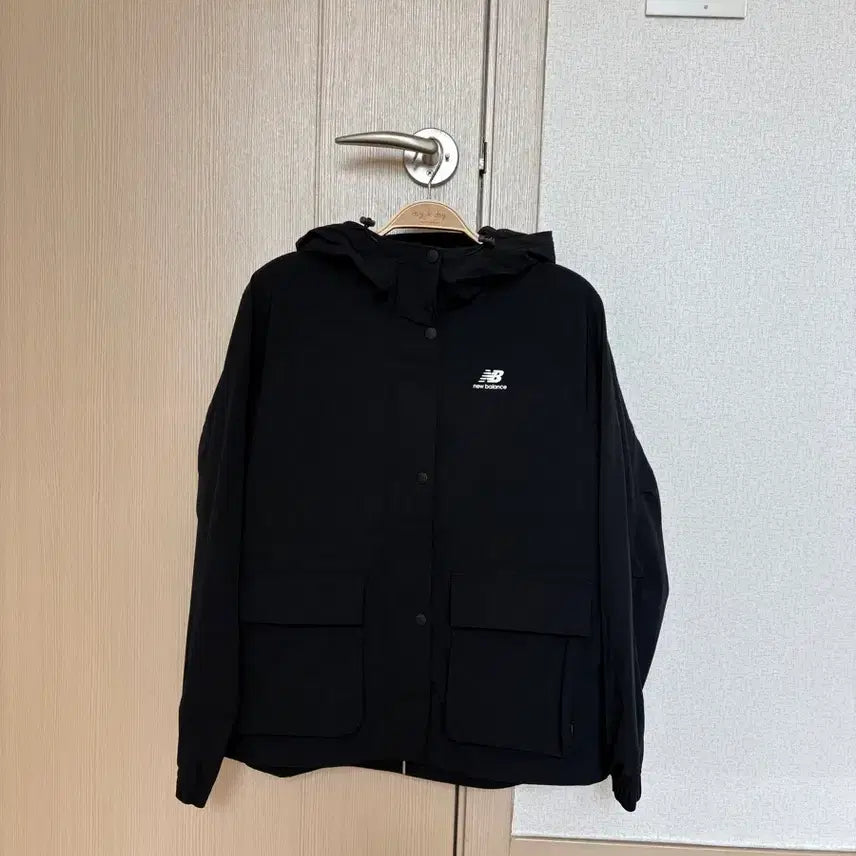 [SOLD OUT] 뉴발란스 블랙 바람막이