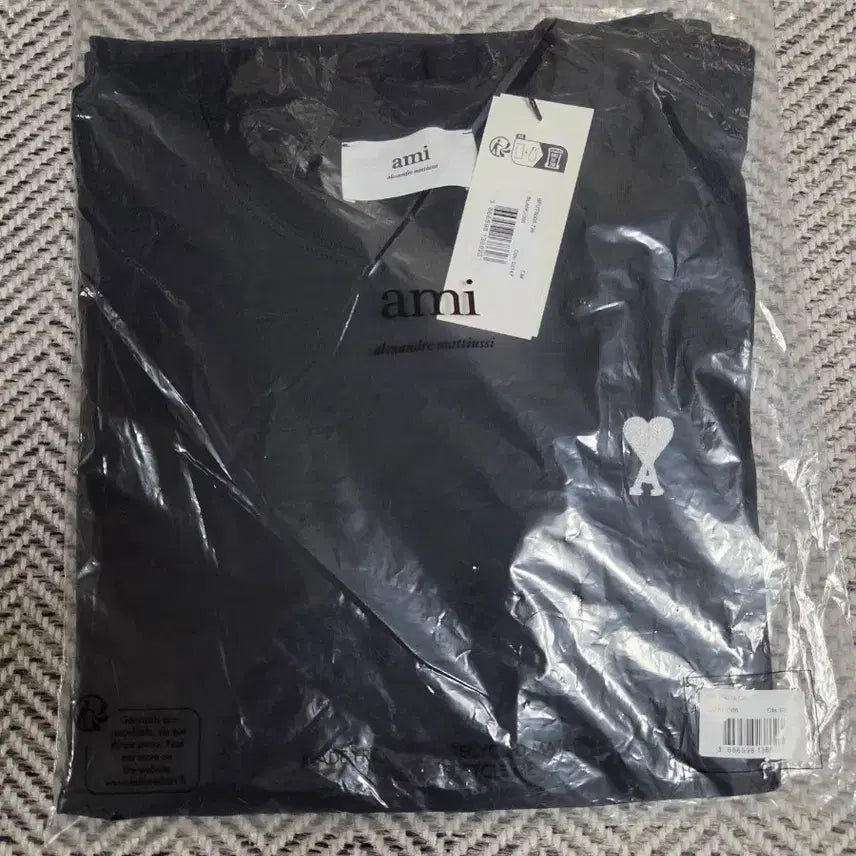[SOLD OUT] 신상아미 하트로고 검정반팔티 M
