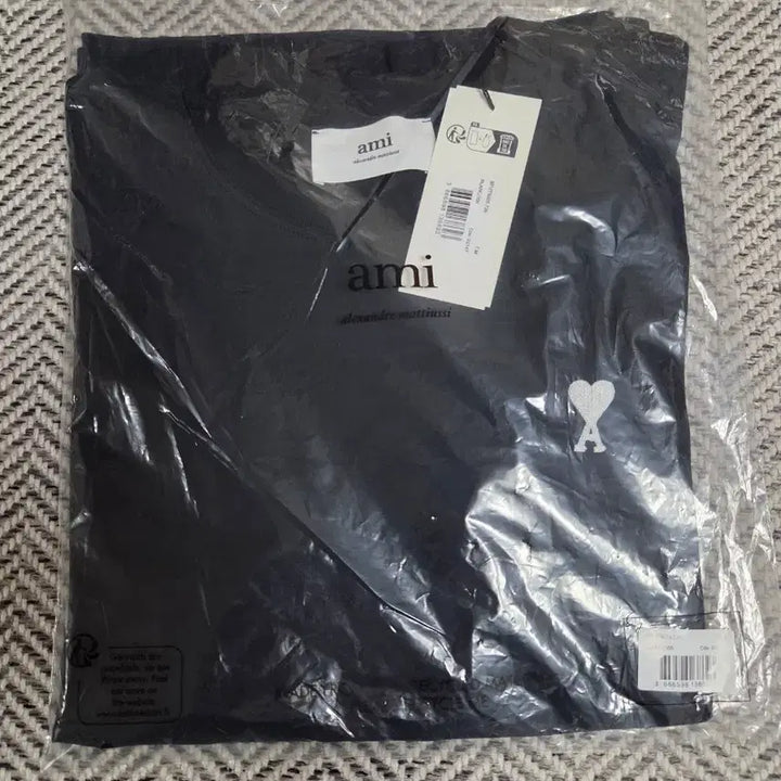 [SOLD OUT] 신상아미 하트로고 검정반팔티 M