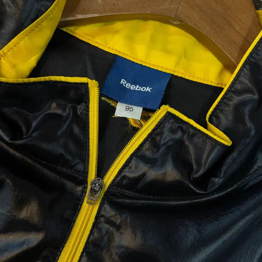 [BUNJANG] Reebok Old School Anorak Half-Zip Windbreaker Black / 리복 올드스쿨 아노락 반집업 바람막이 블랙
