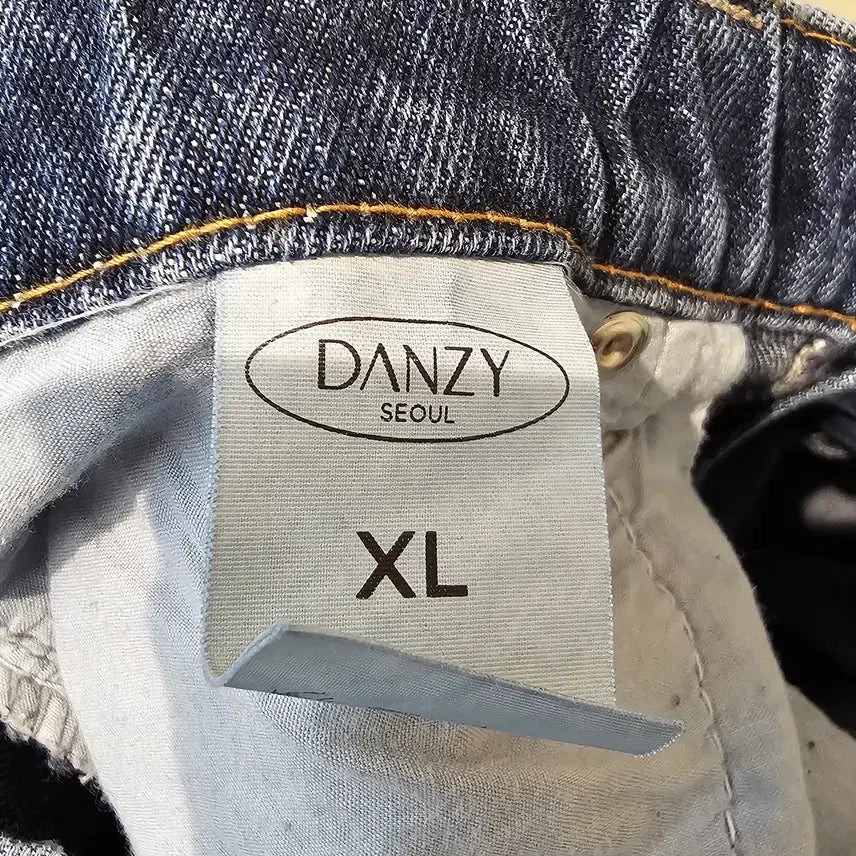 [SOLD OUT] DANZY 와이드 데님 팬츠
