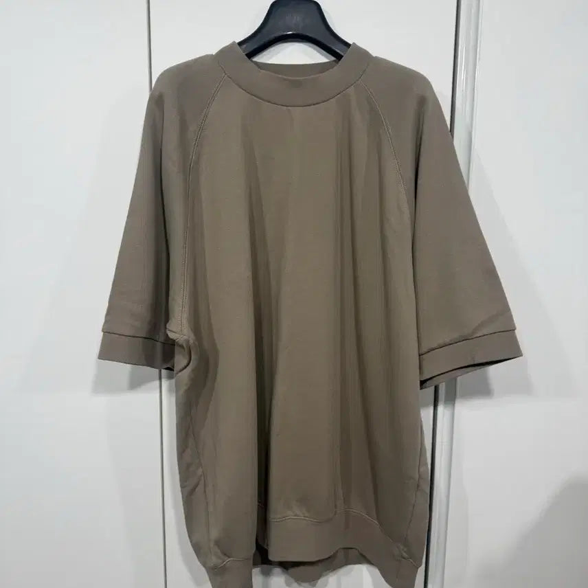 [BUNJANG] Essential Short Sleeve T-shirt (L) / 에센셜 반팔 티셔츠 L사이즈 팝니다