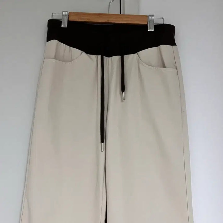 [SOLD OUT] 베이지 부츠컷 트레이닝 팬츠(새상품)