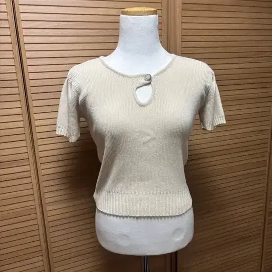 [BUNJANG] Ivory Cutout Short Sleeve Knit Top / 아이보리 컷아웃 반팔 니트 수입의류