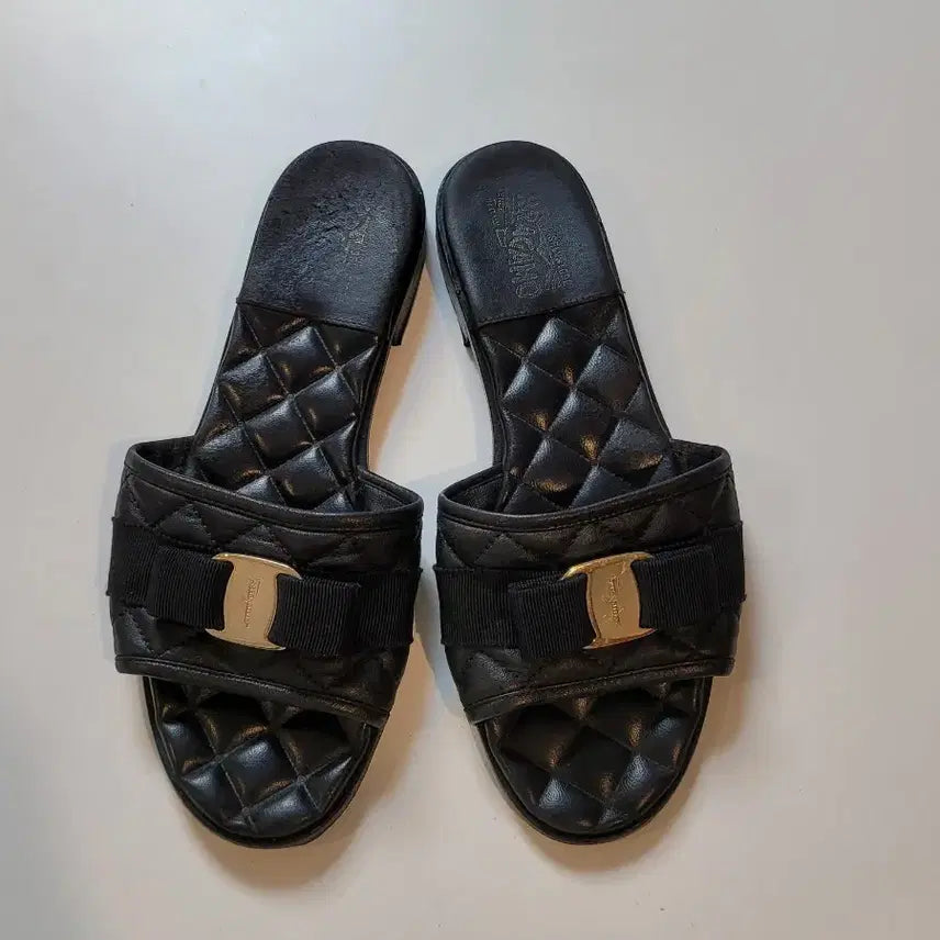 [SOLD OUT] 살바토레 페라가모 슬리퍼 뮬 245