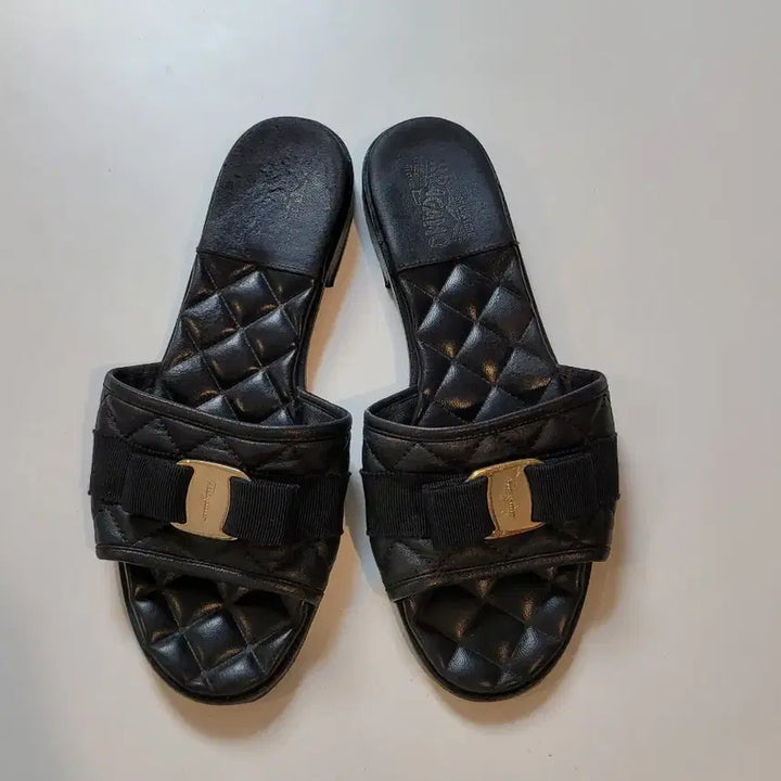 [SOLD OUT] 살바토레 페라가모 슬리퍼 뮬 245