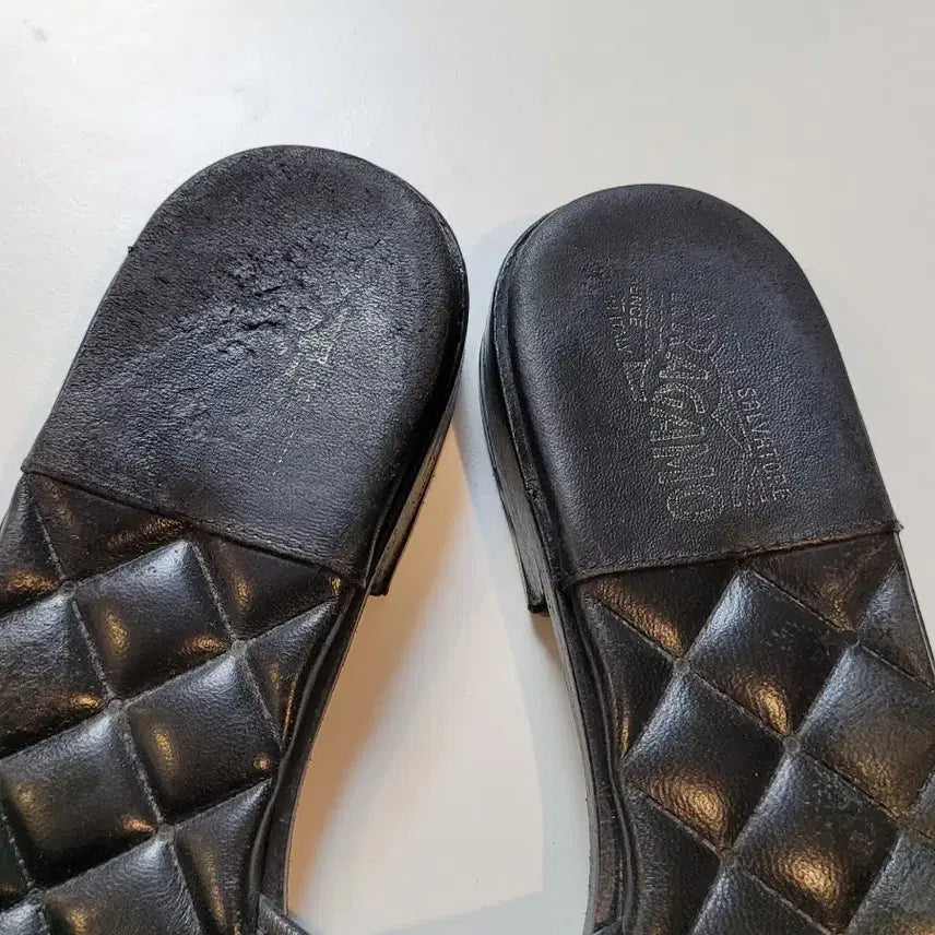 [SOLD OUT] 살바토레 페라가모 슬리퍼 뮬 245