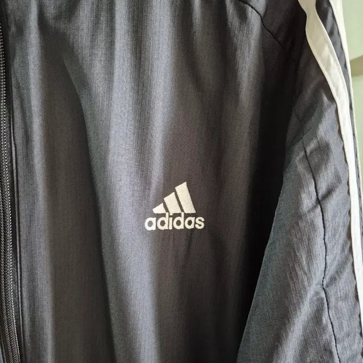 [BUNJANG] Adidas Three-Stripe Black Windbreaker Jacket / 아디다스 3선 후드 바람막이 블랙