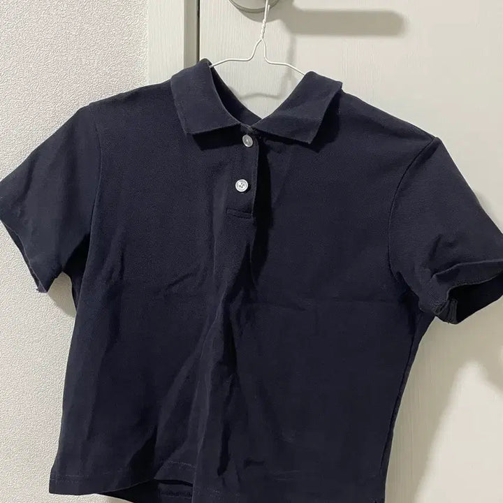 [SOLD OUT] 에잇세컨즈 네이비 크롭 카라티