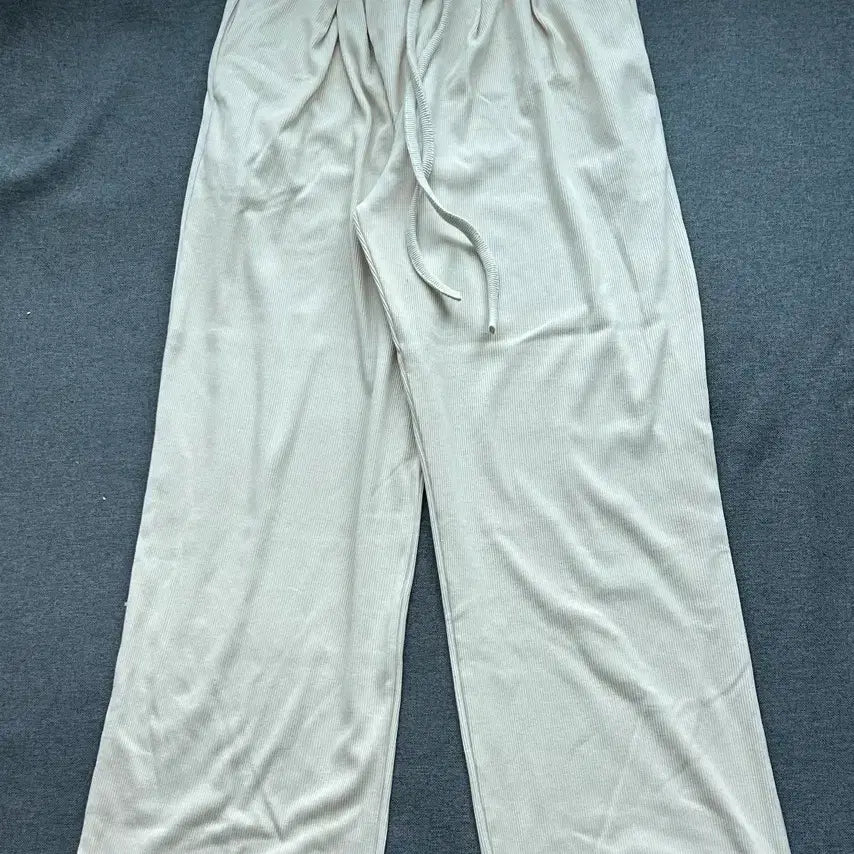 [SOLD OUT] 새상품) 밴딩 핀턱 골지 일자와이드 트레이닝 팬츠