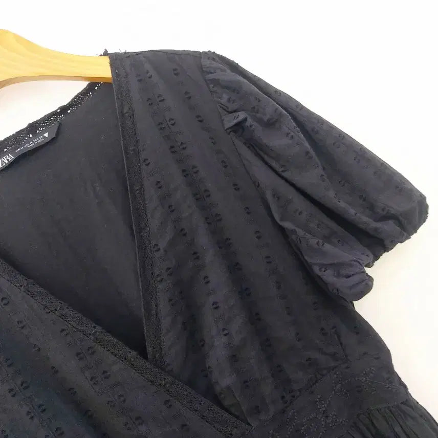 [BUNJANG] ZARA Black Punching Mini Dress / 자라 블랙 펀칭 퍼프소매 미니 원피스 55~66