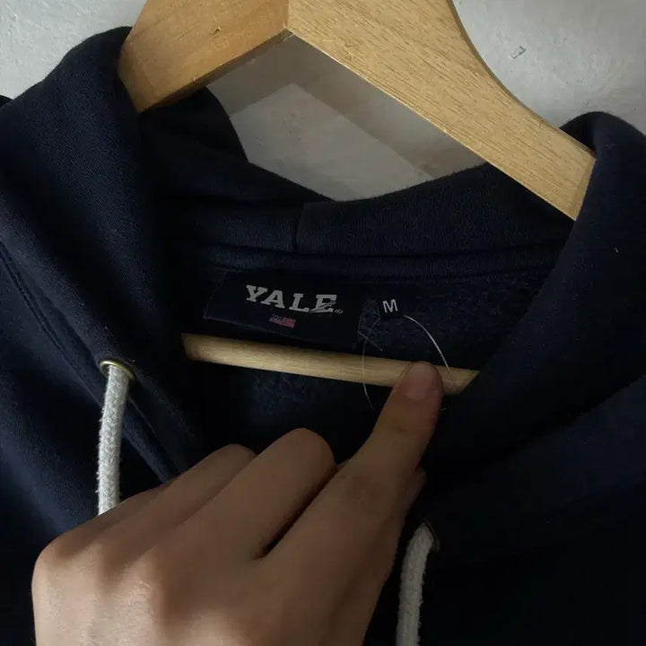 [BUNJANG] Yale Hooded Sweatshirt / 예일 후드티