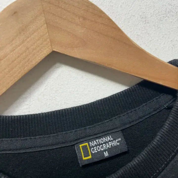 [BUNJANG] National Geographic Black Crewneck Sweatshirt M / 내셔널지오그래픽 블랙 맨투맨 티셔츠 M
