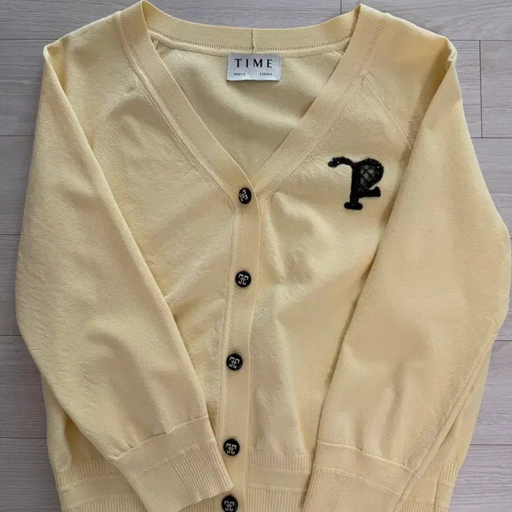 [SOLD OUT] 타임엠블럼가디건