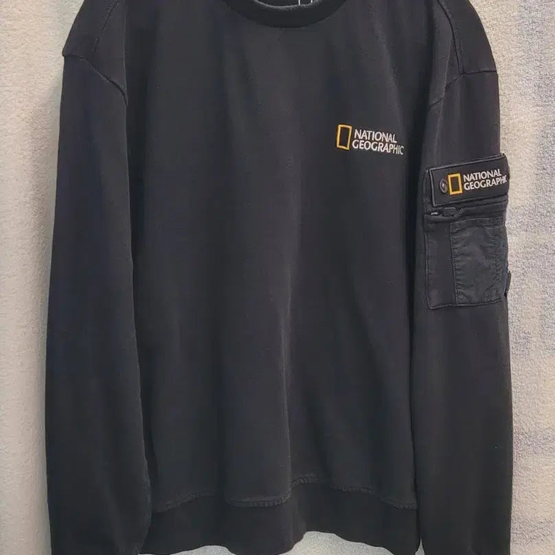 [BUNJANG] National Geographic Black Pocket Sweatshirt / 내셔널지오그래픽 블랙 포켓 맨투맨 티셔츠