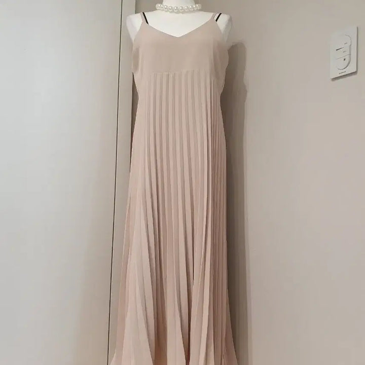 [BUNJANG] Beige Long Pleated Dress / 베이지색 롱 플리츠 원피스