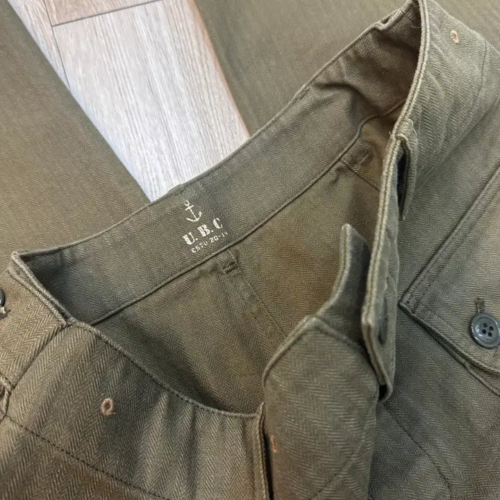 [SOLD OUT] (거의 새상품) 얼바닉30 Field Monkey Pants 카키 M