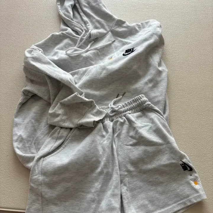 [SOLD OUT] 나이키 데이지 플라워 트레이닝복 세트
