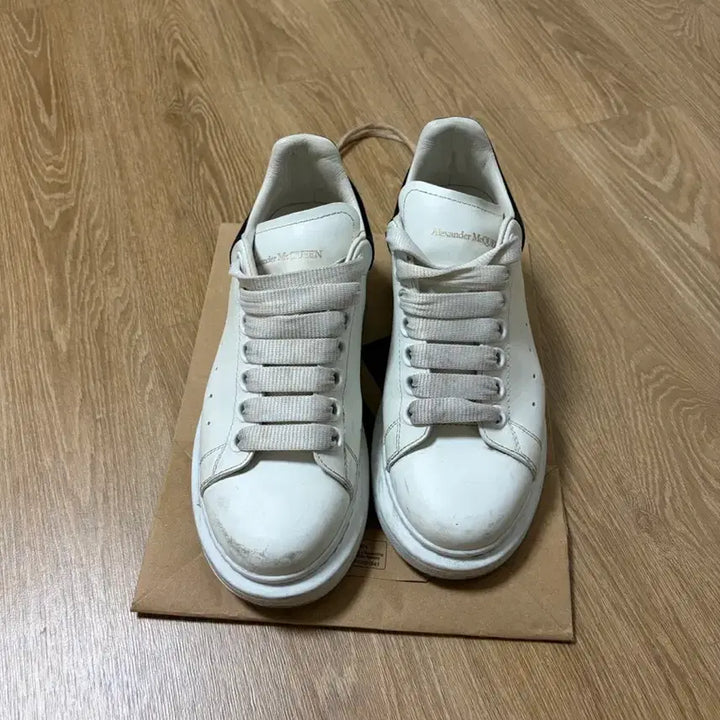 [SOLD OUT] 알렉산더 맥퀸 오버솔 스니커즈 화이트
