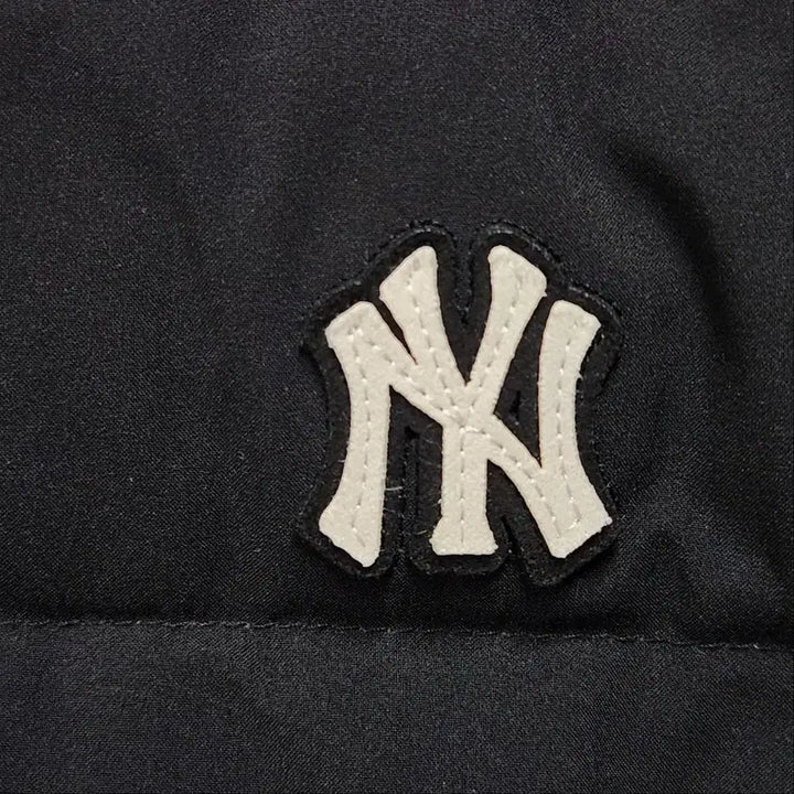 [SOLD OUT] MLB 뉴욕양키스 베이직 경량 구스다운 바람막이 자켓 M
